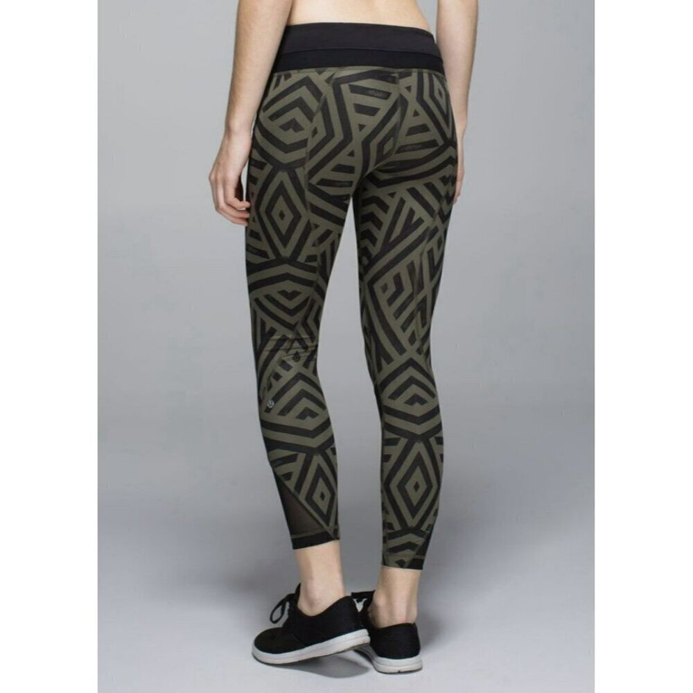 Lululemon Inspire Tight II *Full-On Luxtreme Chevron Shuffle Size 6 EUC